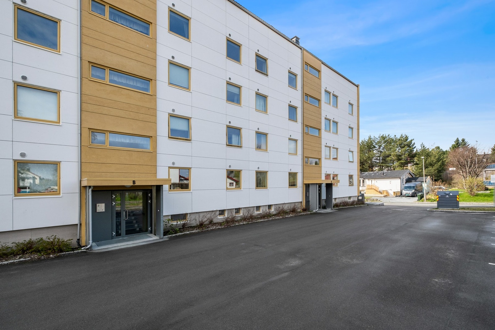 Bygget ble renovert i ca. 2018 hvor det bl.a ble etterisolert, satt inn nye vinduer og balkongdør, oppgradering av balkonger, nytt ventilasjonsanlegg m.m Galleribilde