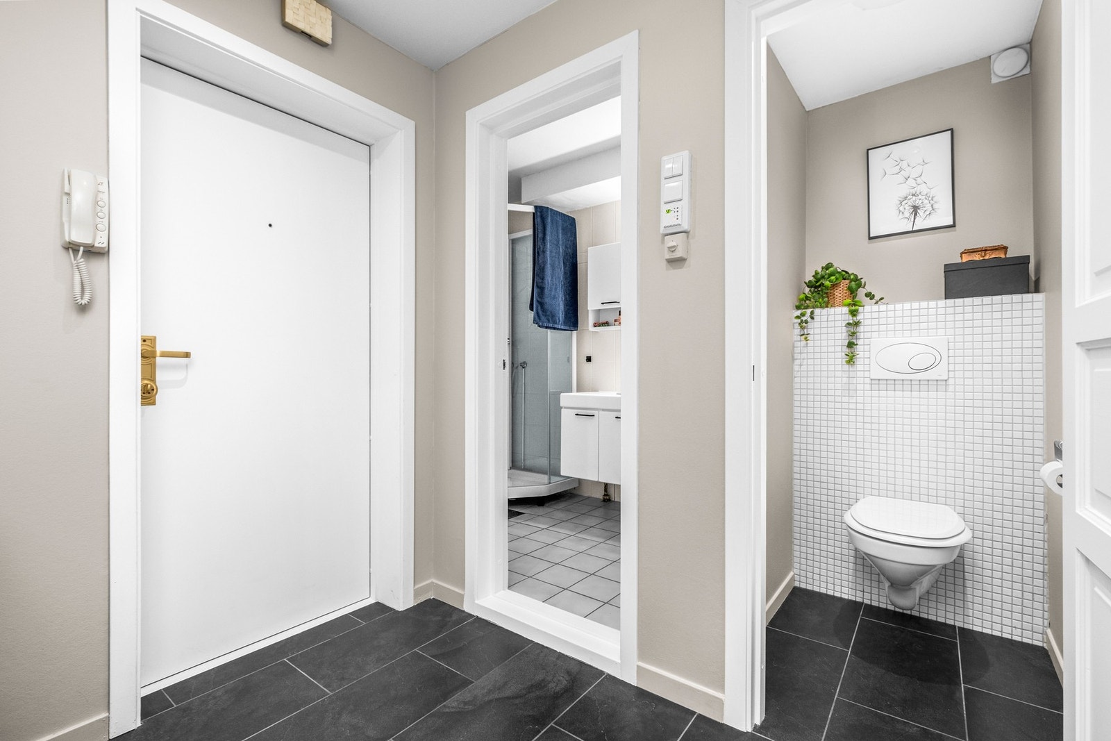 Vegg i vegg finner vi WC Galleribilde