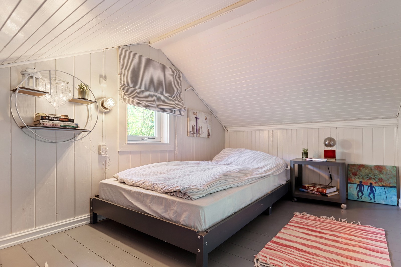 Fra stue/kjøkken er det stige til hems. Galleribilde