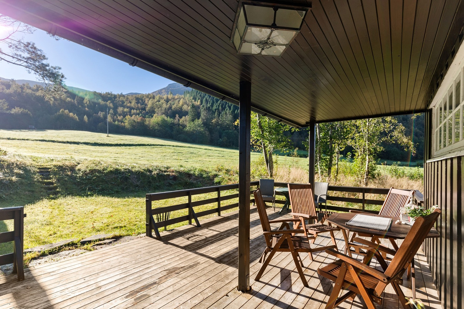 Dette er en koselig hytte i naturskjønne omgivelser. Galleribilde