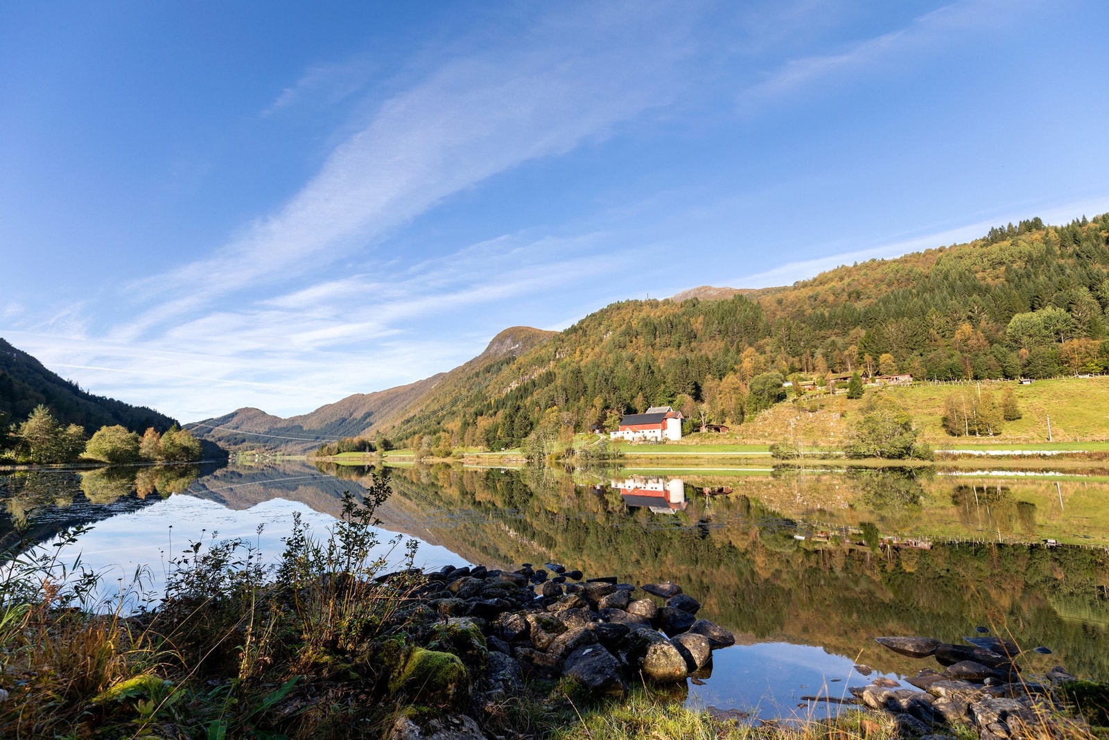 Et perfekt sted for enten en tur i robåten eller et forfriskende bad. Galleribilde