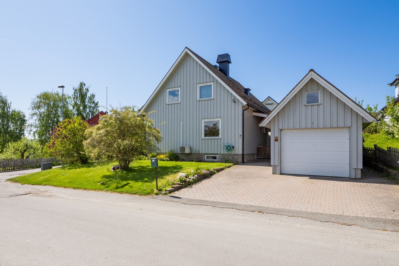 Stor enebolig med svært sentral beliggenhet på Hamar. Galleribilde