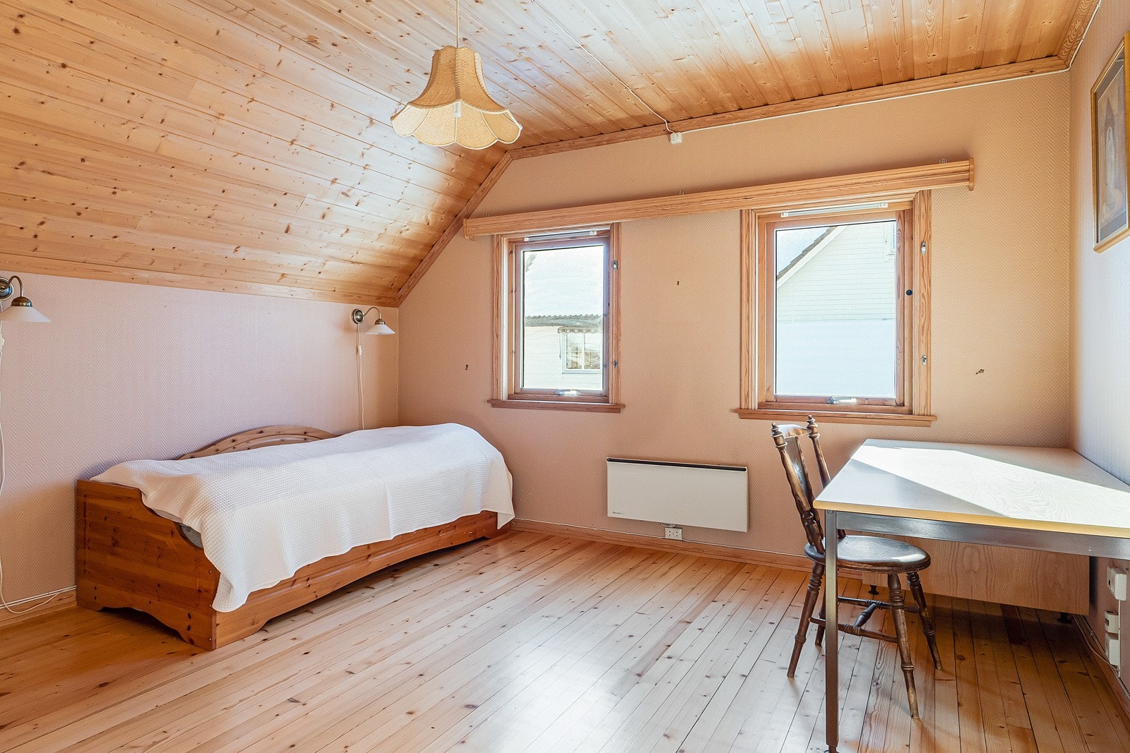 I 2. etasje er det 2 romslige soverom. Galleribilde