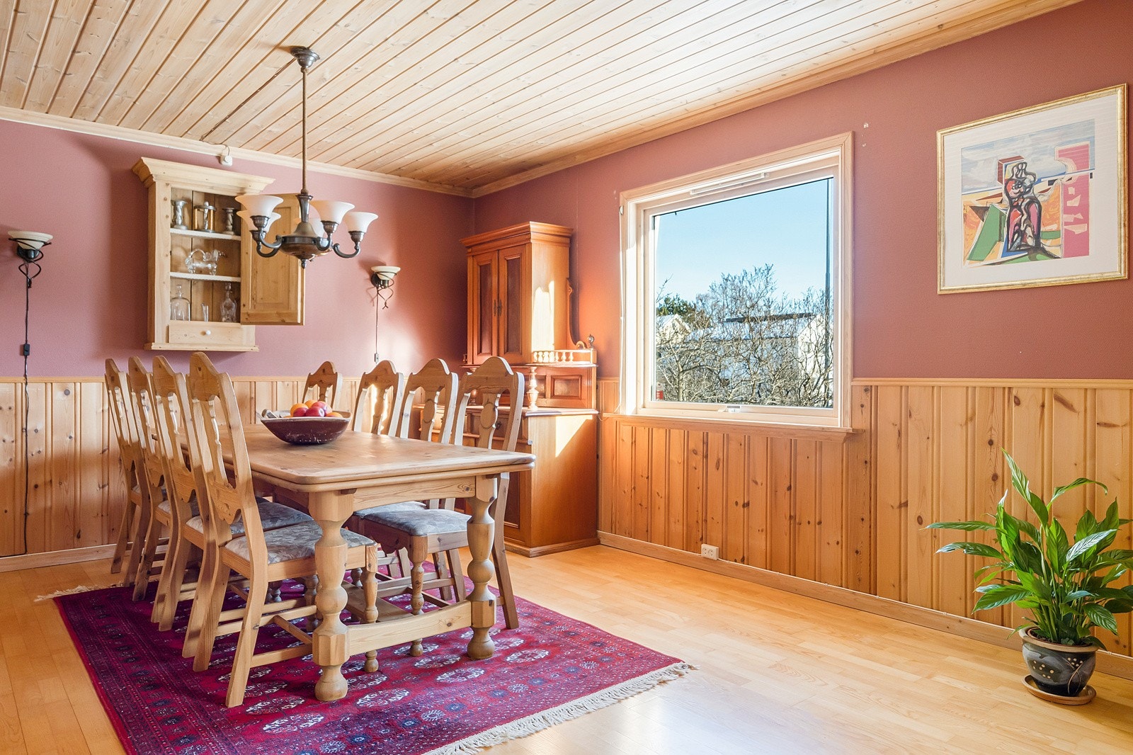 Her er det god plass til spisestue. Galleribilde
