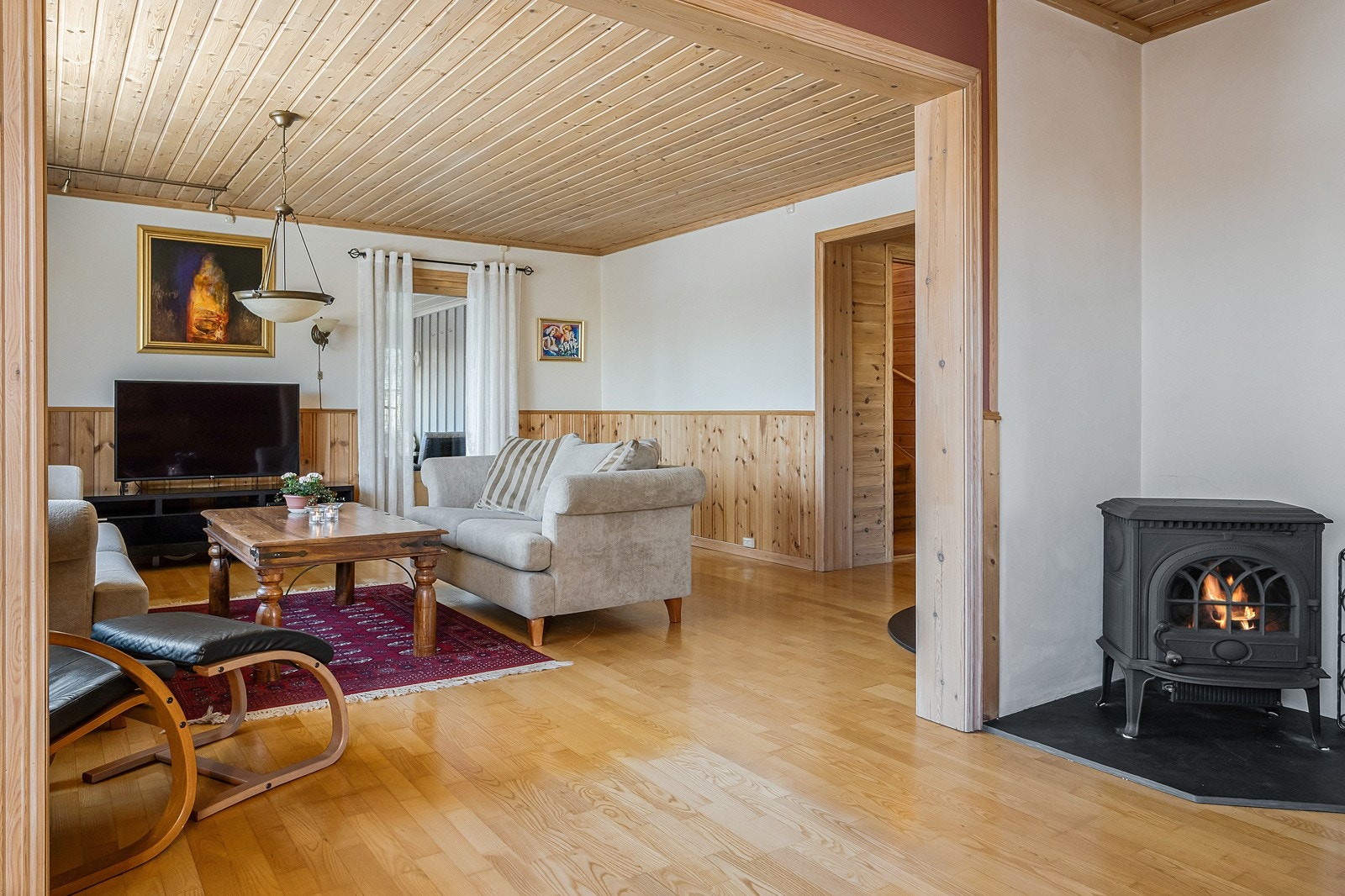 Videre fra spisestuen har du dagligstuen. Galleribilde