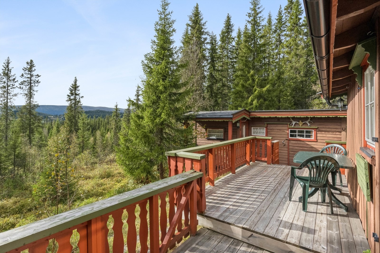 Her har du gode solforhold, og utsikt mot Slettefjell, som kan nytes fra terrassen. Galleribilde