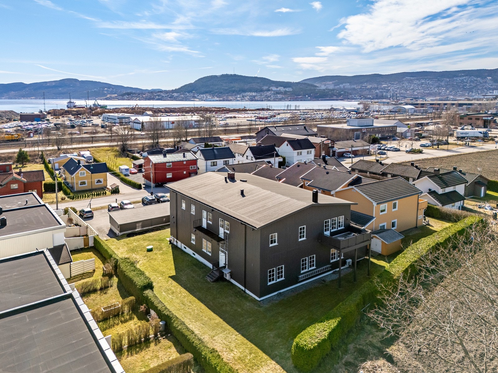 Velkommen til en stor og fin 3-roms leilighet på Lierstranda. Galleribilde