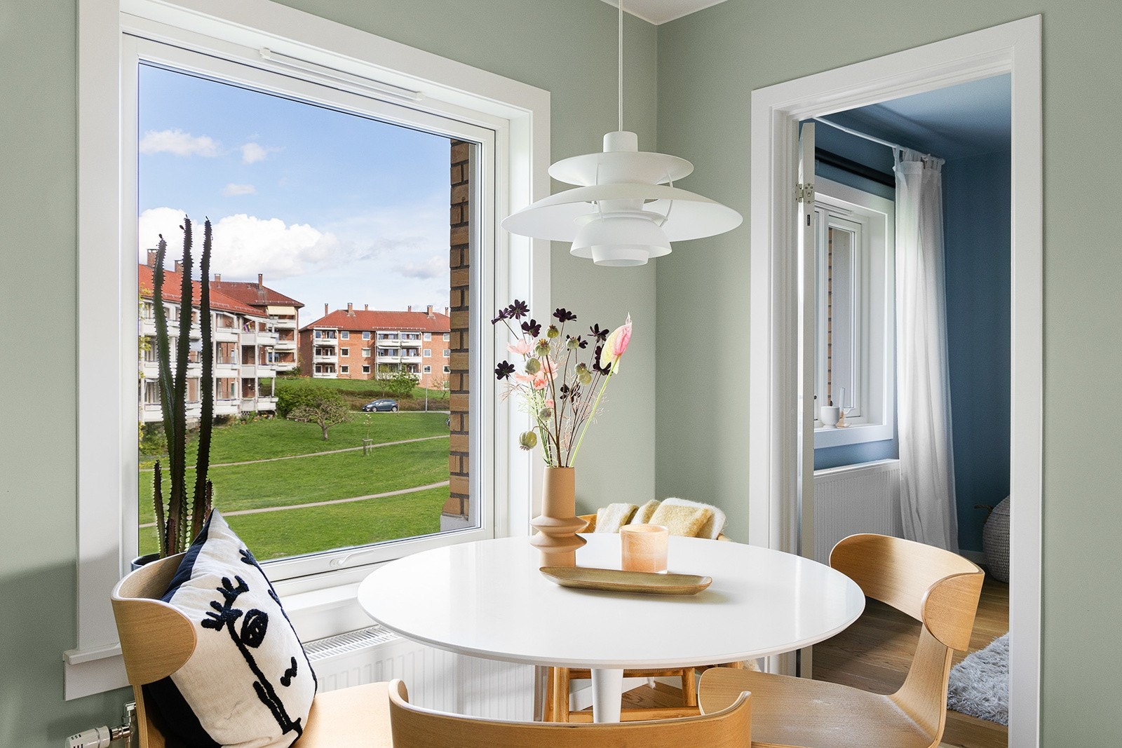 Flott åpent utsyn mot store, fine grøntområder. Galleribilde