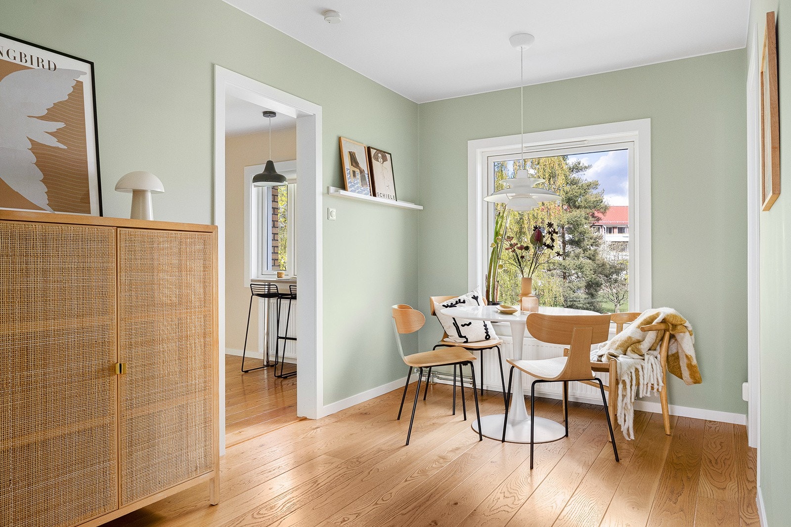 Mulighet for å lage et tredje soverom ved å flytte kjøkken inn der spisestue er i dag. Galleribilde