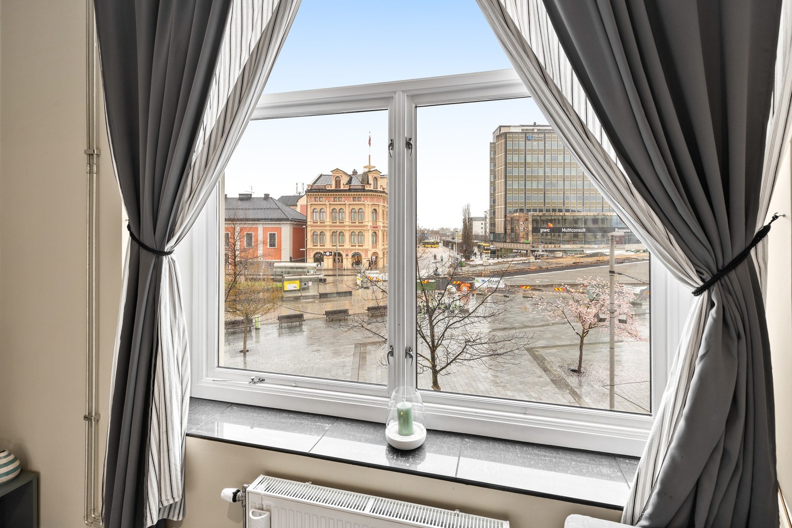 Supersentral beliggenhet på Strømsø torg Galleribilde