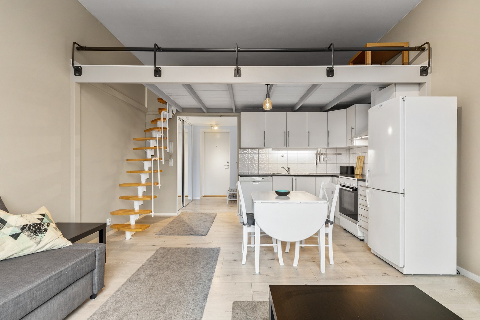 Velkommen til Strømsø torg 5A - En lys og hyggelig 1-roms andelsleilighet med praktisk planløsning og effektiv arealutnyttelse Galleribilde