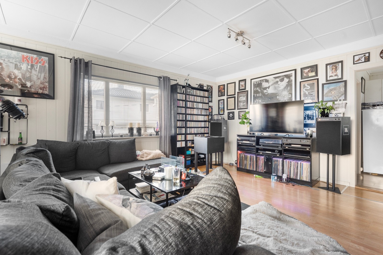 Her er det god plass til å innrede akkurat slik du ønsker, og skape et hjem som passer perfekt for deg Galleribilde