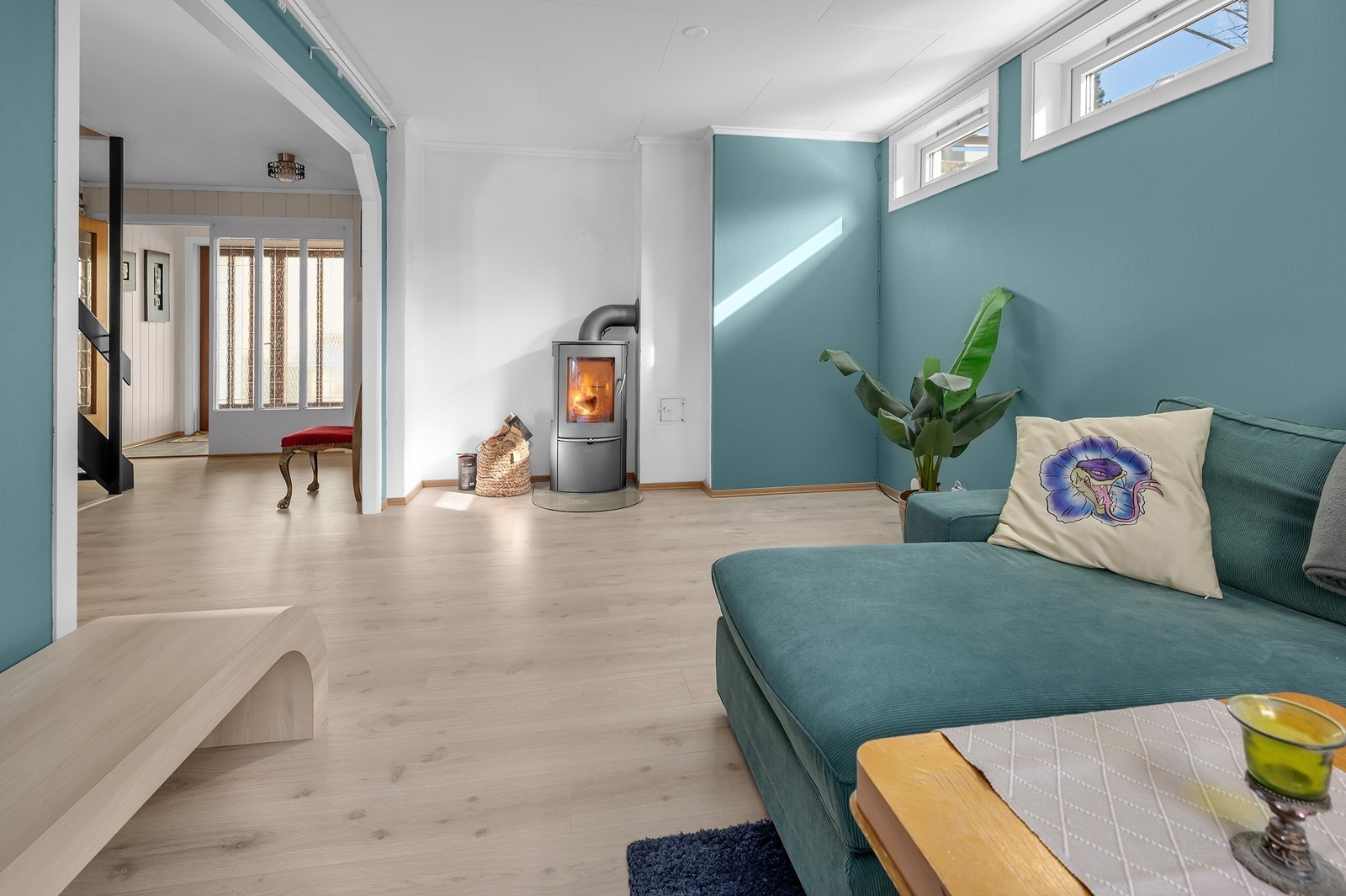 I underetasjen med peisovn og varmepumpe Galleribilde