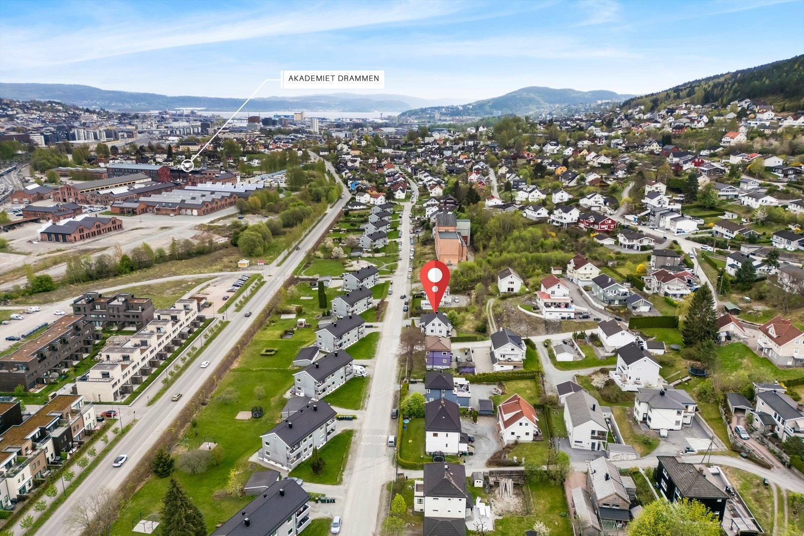 Flott beliggenhet sentralt på Gulskogen med kort vei til de fleste fasiliteter og Drammen sentrum. Galleribilde