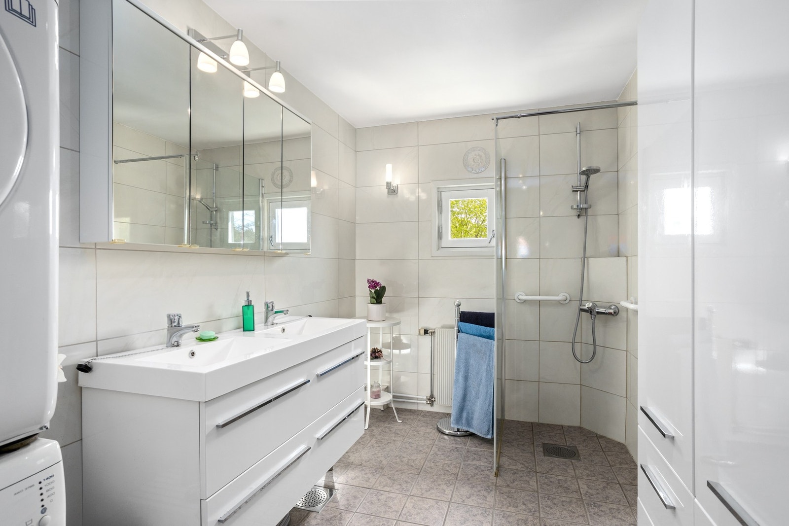 Pent og romslig bad som ble pusset opp i 2011. Galleribilde