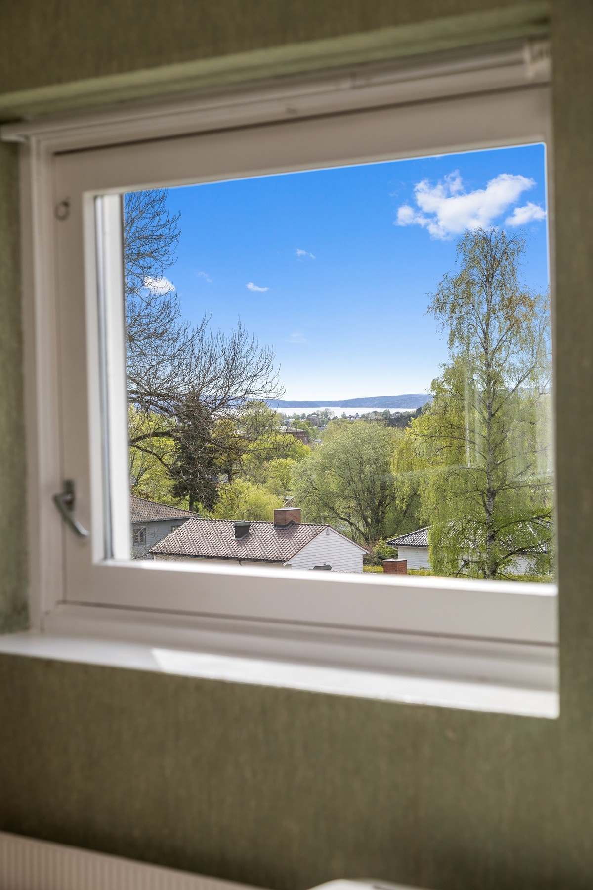 Soverom med vindu på 2 sider og flott utsikt. Galleribilde