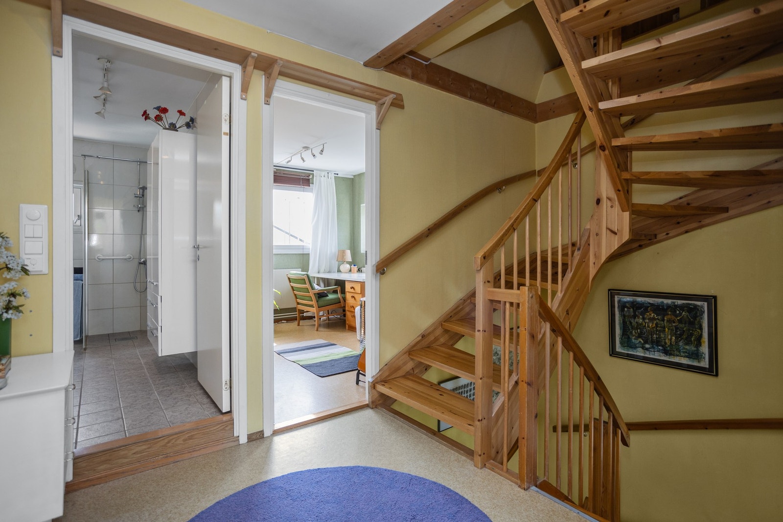 Trapperom til soverom 1-3, bad og separat toalett. Galleribilde