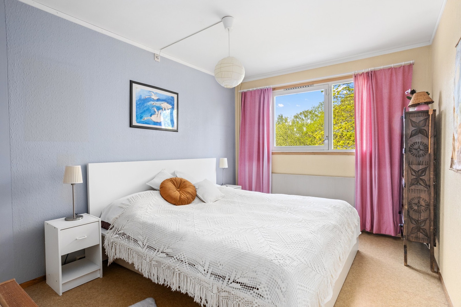 Hovedsoverom av god størreslse med plass til dobbeltseng. Rommet vender mot Den Engelske Park. Galleribilde