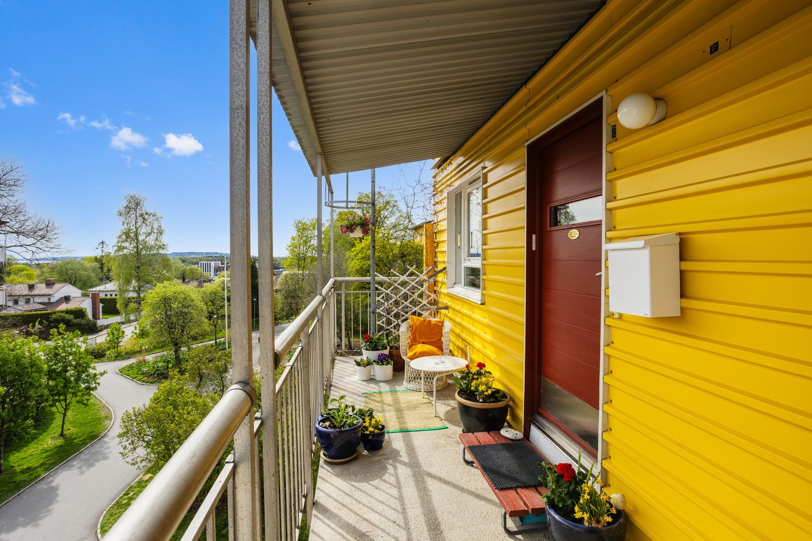 Velkommen til Gustav Vigelands vei 42, en unik topp- og endeleilighet i Casinetto borettslag på Skøyen. Galleribilde