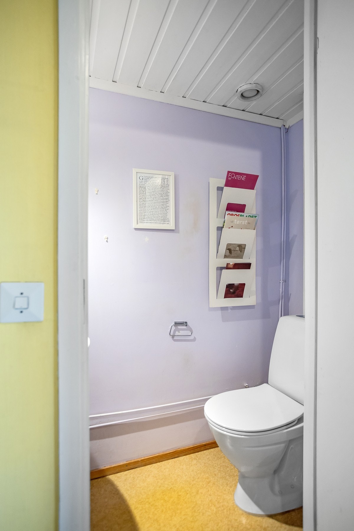 Praktisk separat toalett ved siden av badet. Galleribilde