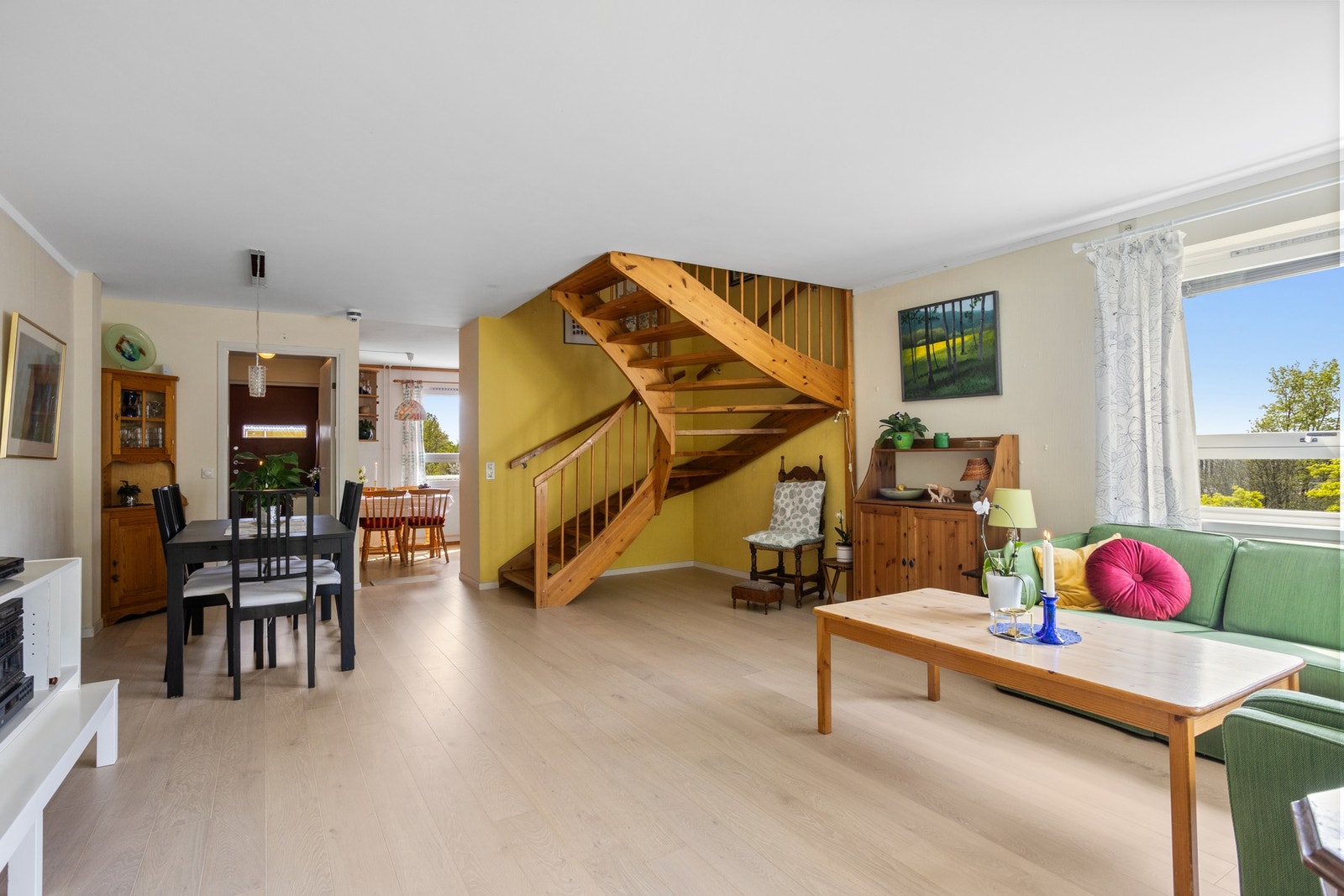 Stue med trapp opp til 5. etasje. Galleribilde