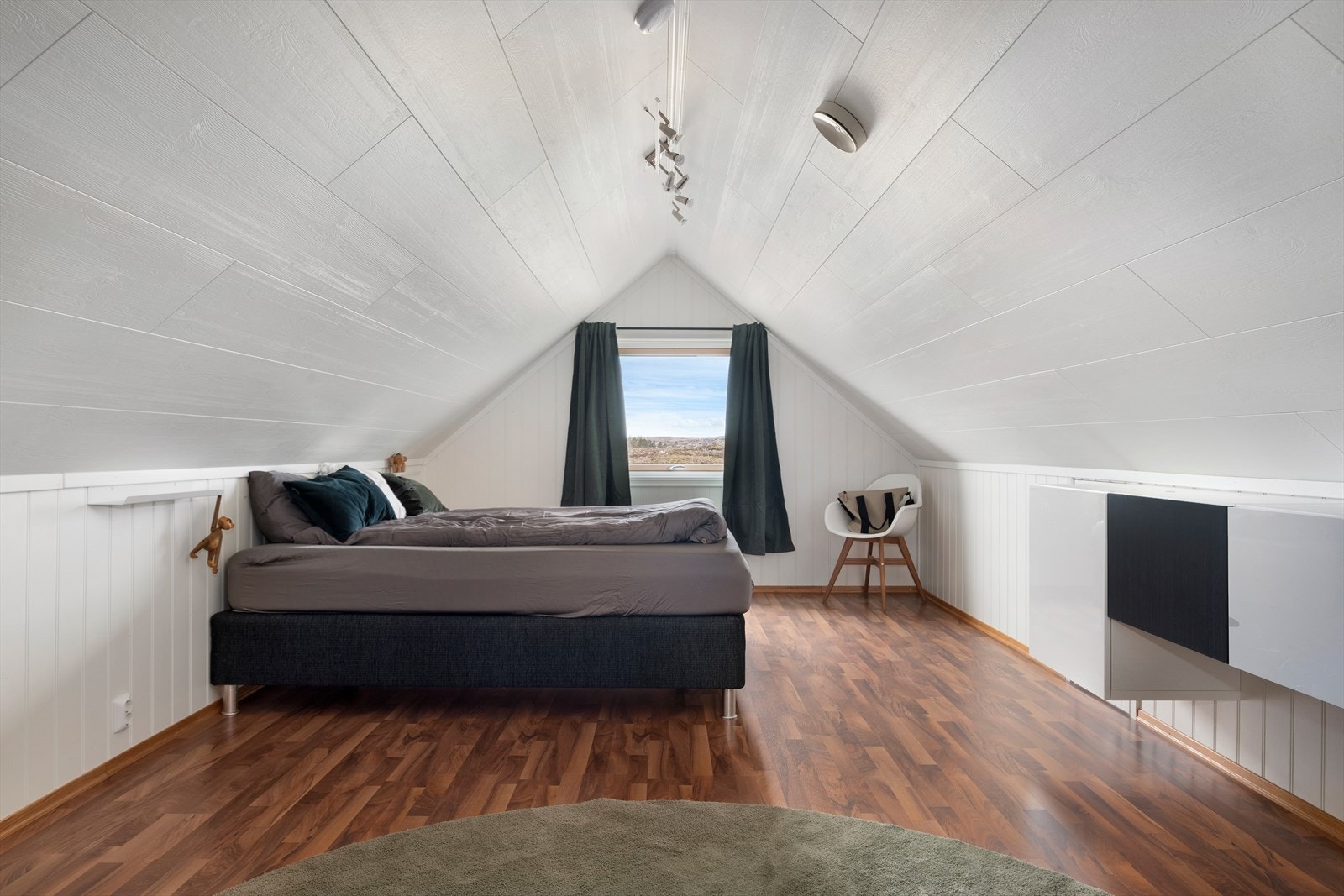 Soverommene er svært romslige og hovedsoverommet er på hele 18m². Galleribilde