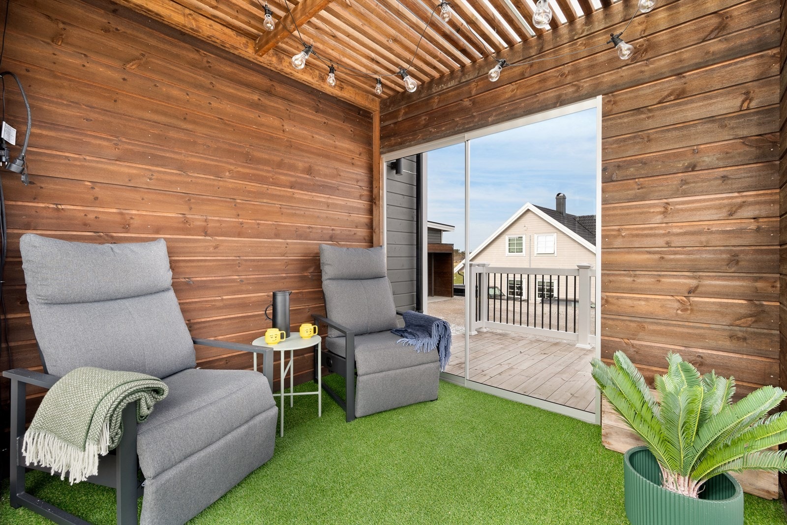 Lun hagestue, i tilknytning til terrasse. Galleribilde