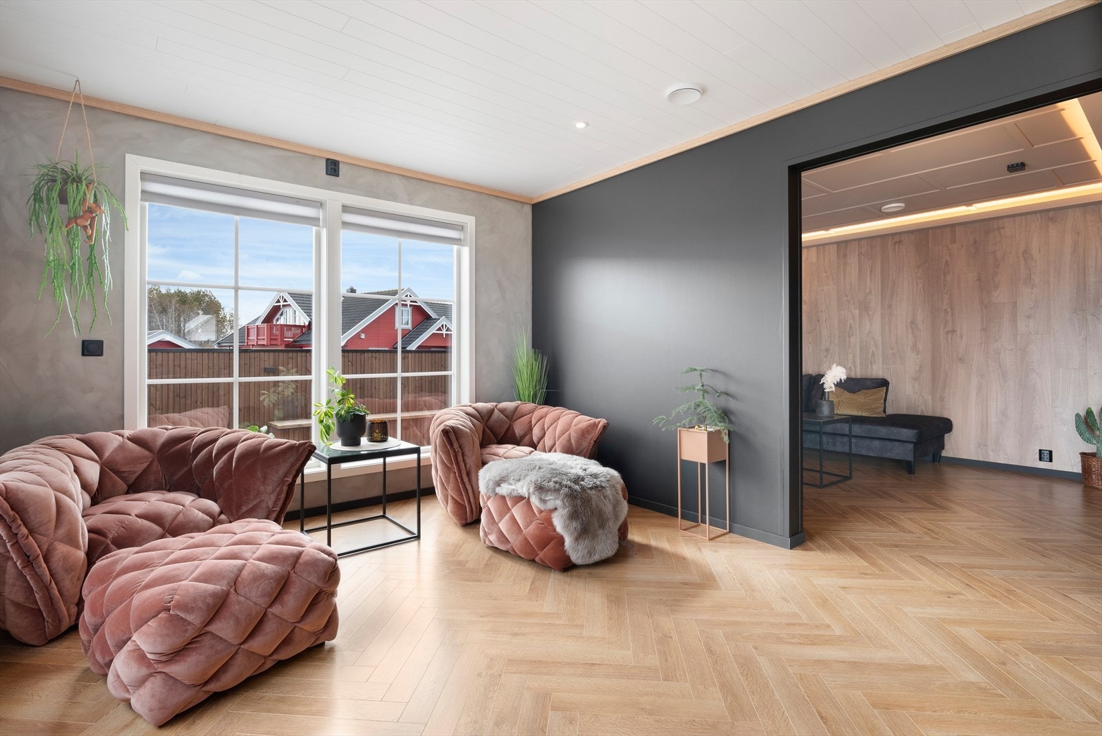 Boligen er jevnlig vedlikeholdt og oppgradert med delikate farge- og materialvalg. Galleribilde