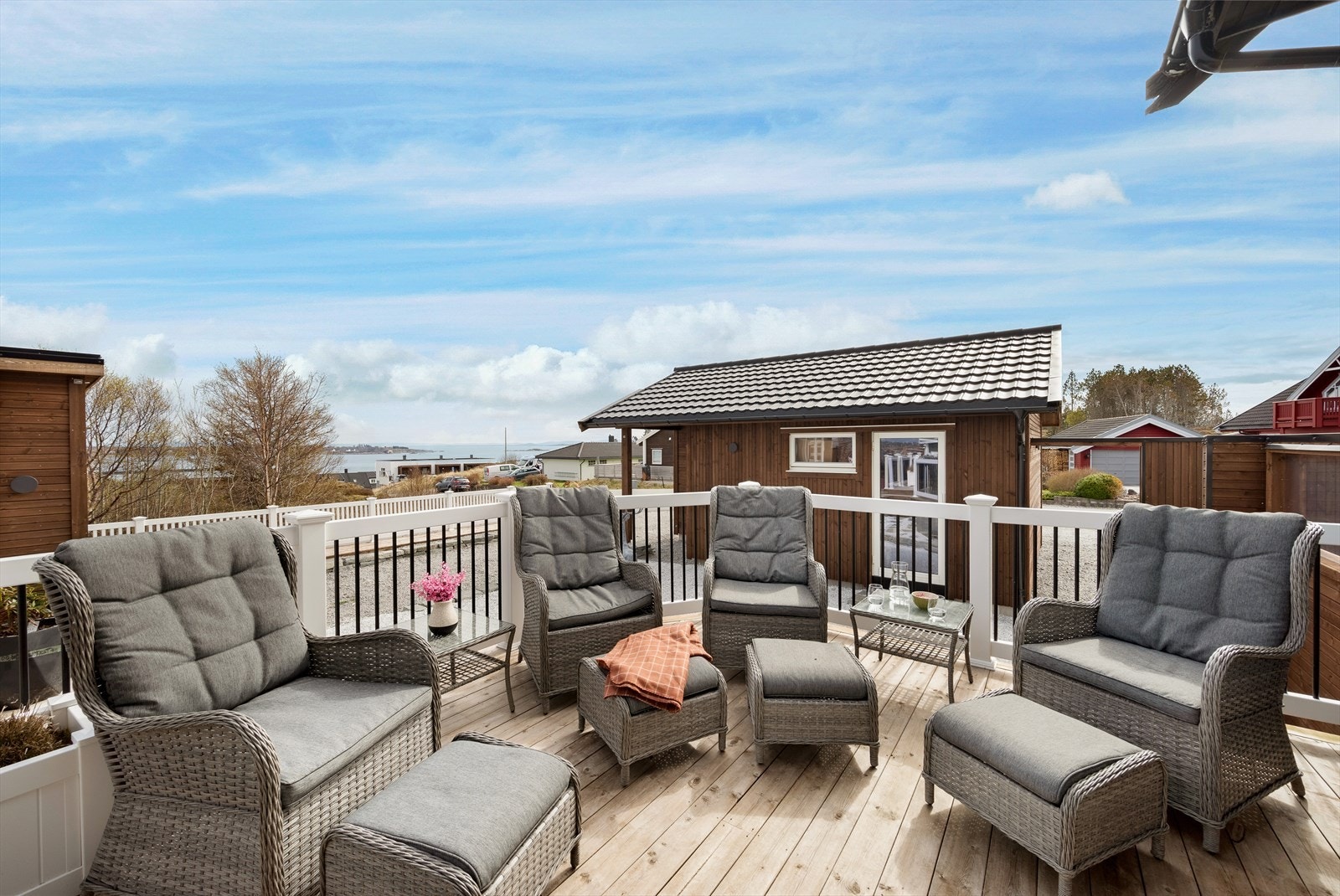 Her kan utsikten og solen nytes store deler av dagen. Galleribilde