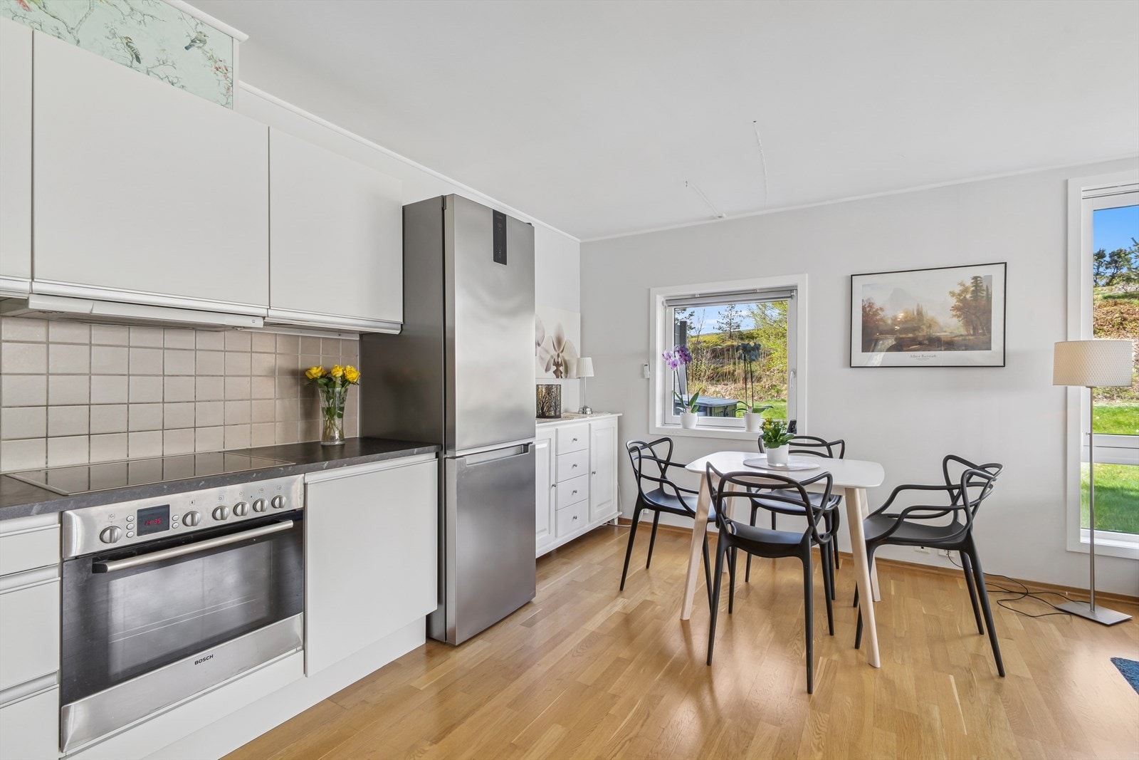 Godt med skap- og benkeplass. Galleribilde