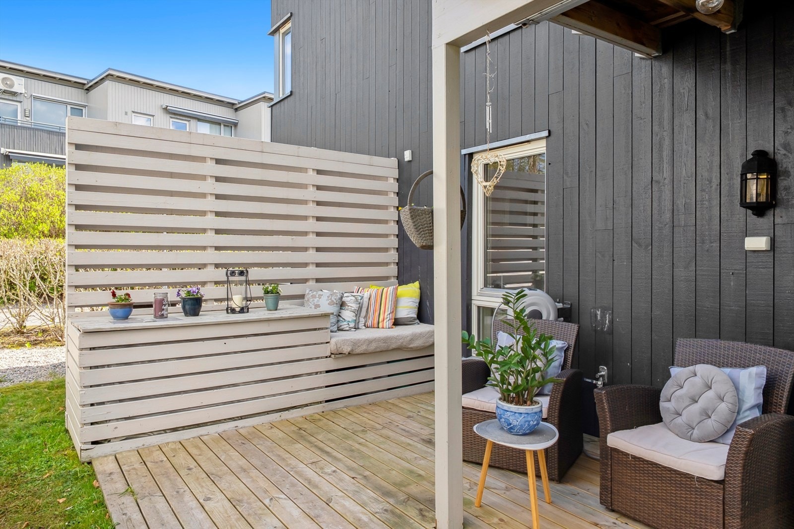 Skjermet og lun uteplass. Galleribilde