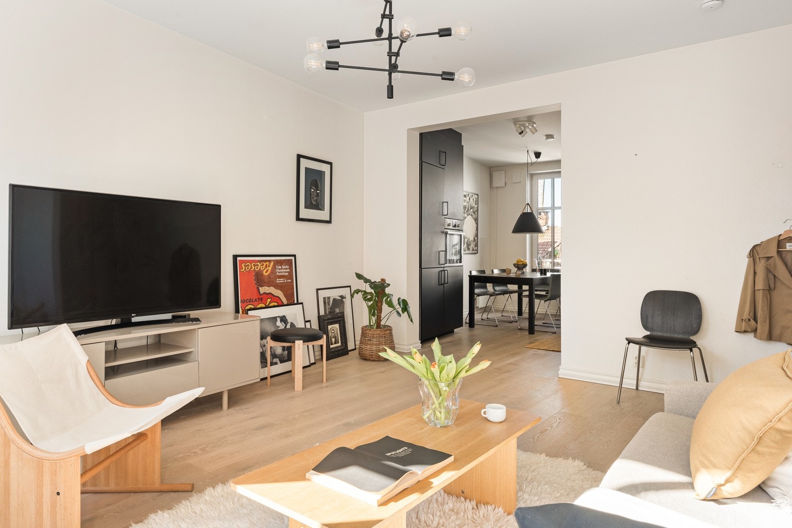 Gulvet består av en flott 1-stavs parkett, som for øvrig er gjennomgående i hele leiligheten. Galleribilde