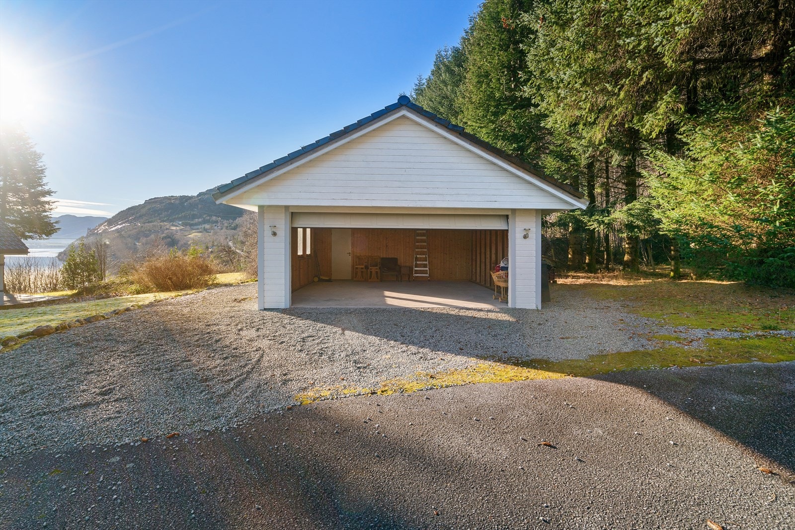 God parkering i garasje Galleribilde