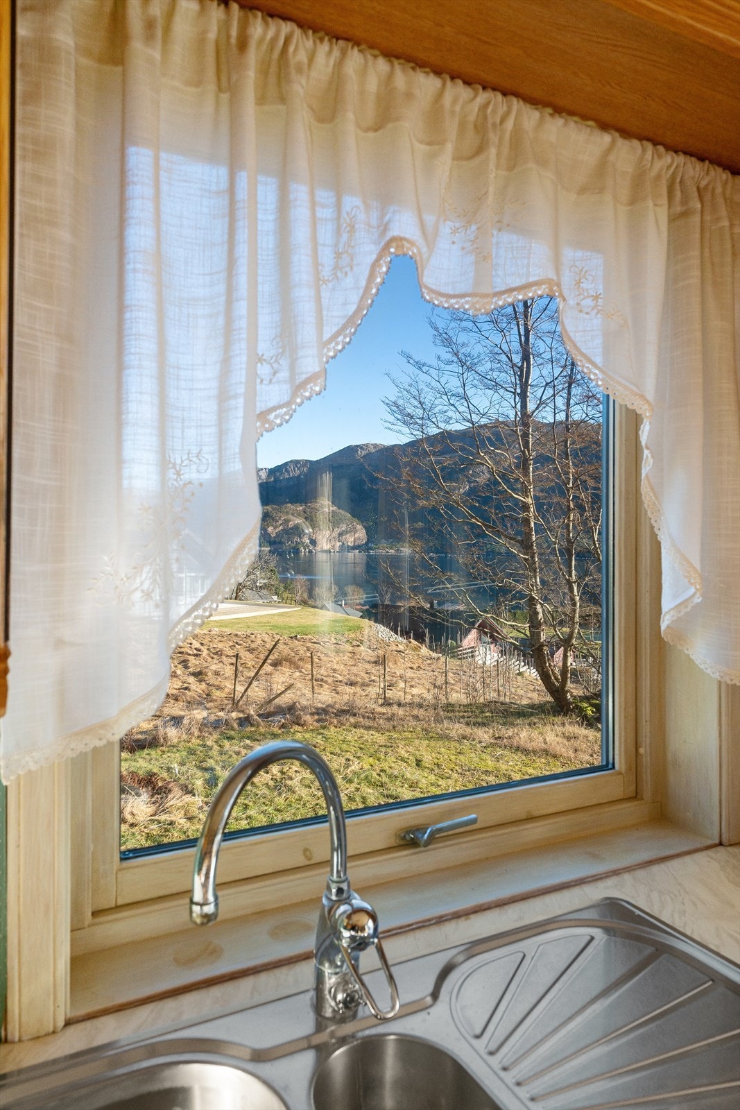 Utsikt fra kjøkkenvindu Galleribilde