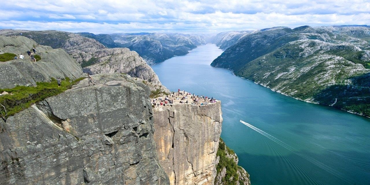 Eiendommen er med i et sameie som eier Preikestolen og området rundt -Illustrasjonsbilde hentet fra Visit Norway Galleribilde