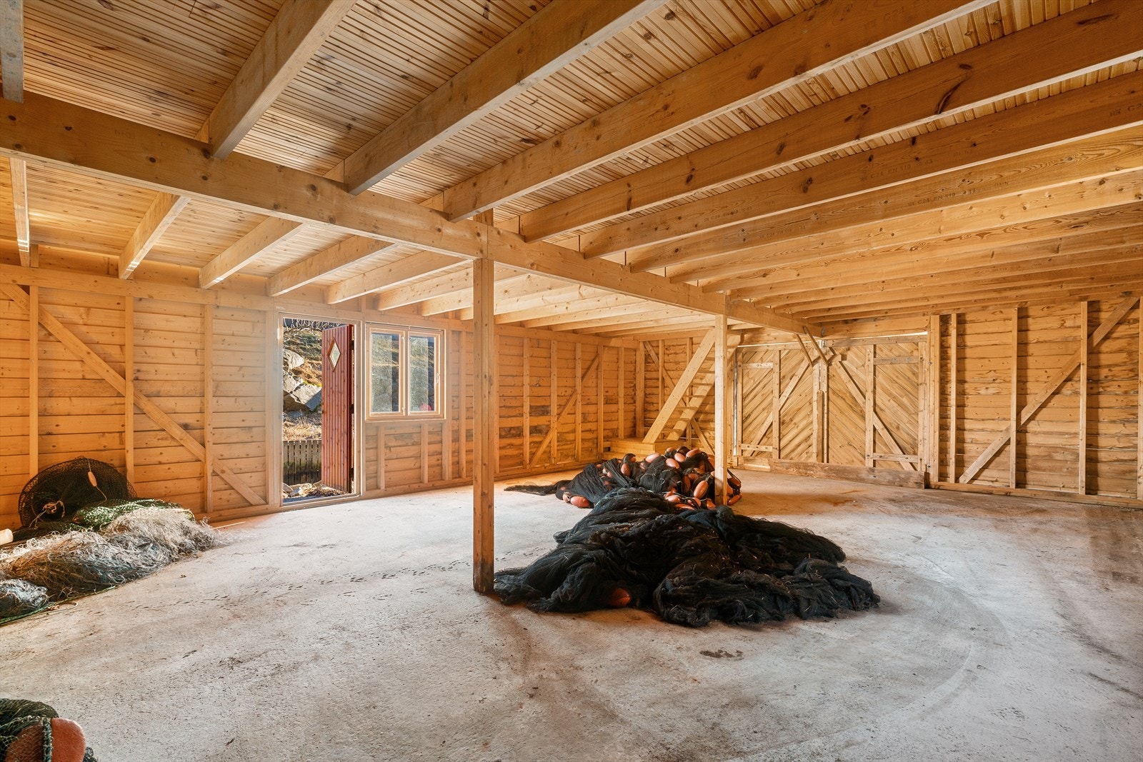 Innsiden av naust 1. etasje Galleribilde