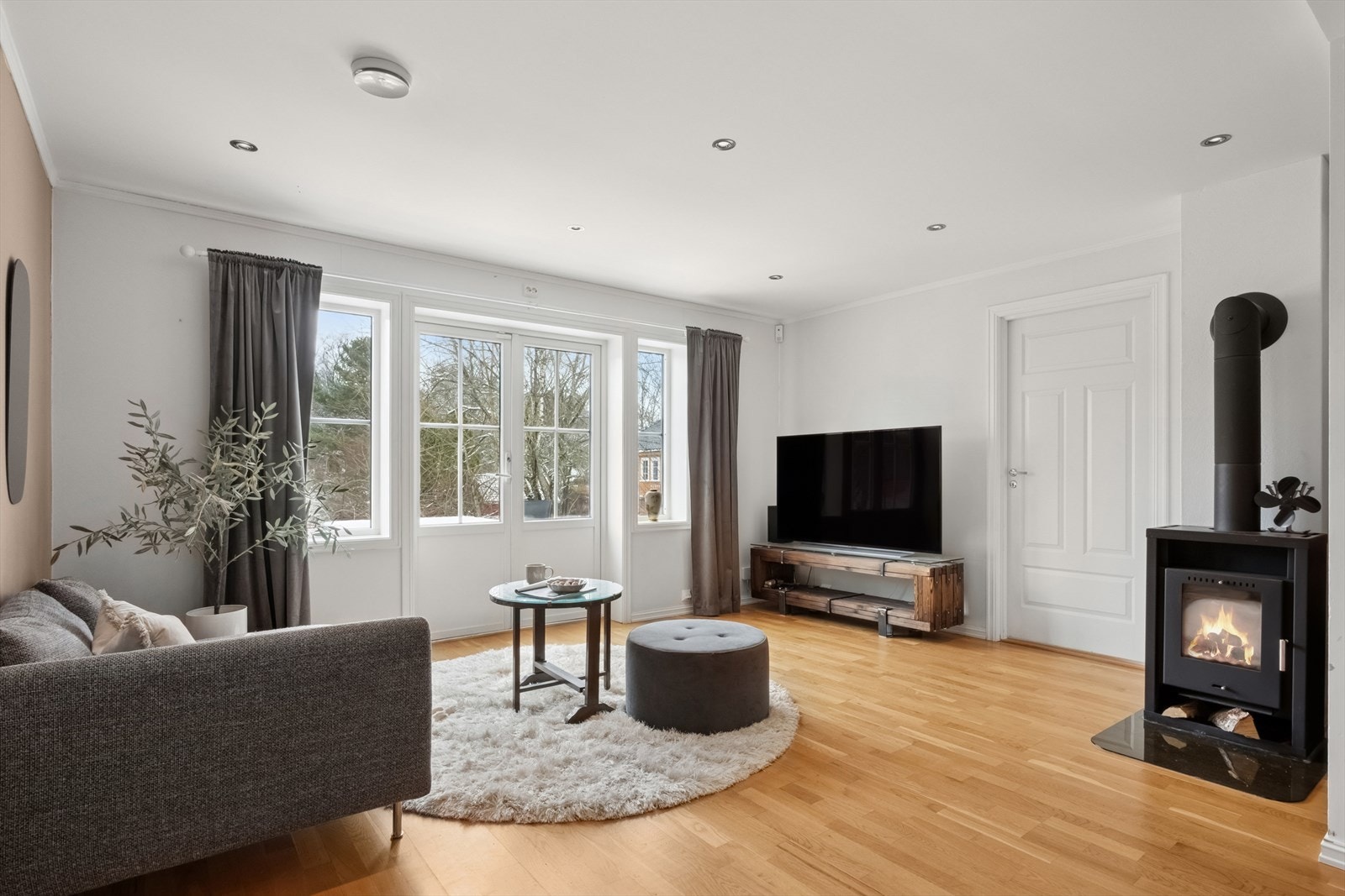 Her er det god plass til sofa med tilhørende møblement for å skape den ekstra stuen du selv ønsker. Galleribilde