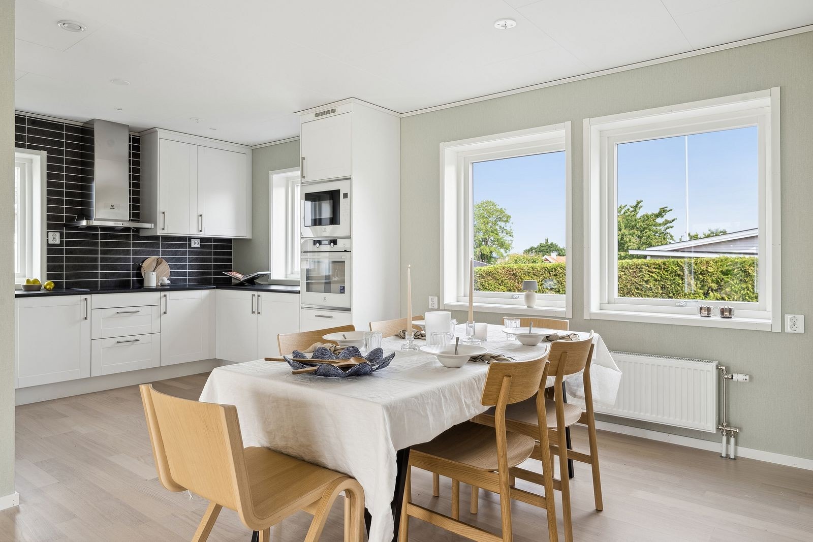 Lys og åpen kjøkkenløsning Galleribilde