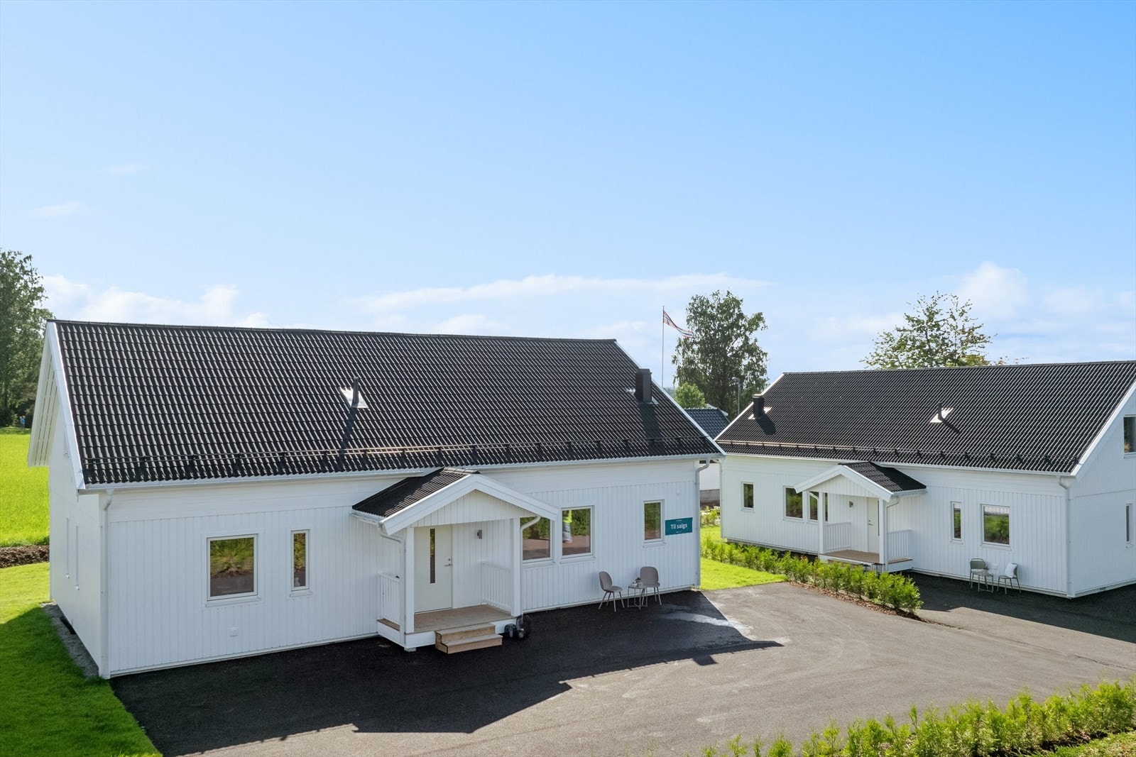 Velkommen til Østbyveien 24 A og B. Gode parkeringsforhold med mulighet for å lage garasje. Galleribilde