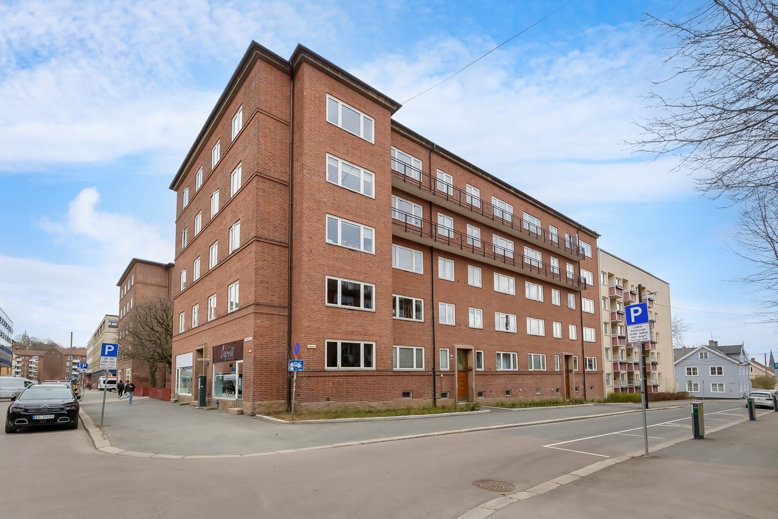 Her bor du svært sentralt med nærhet til "alt" byen har å tilby. Velkommen til visning! Galleribilde