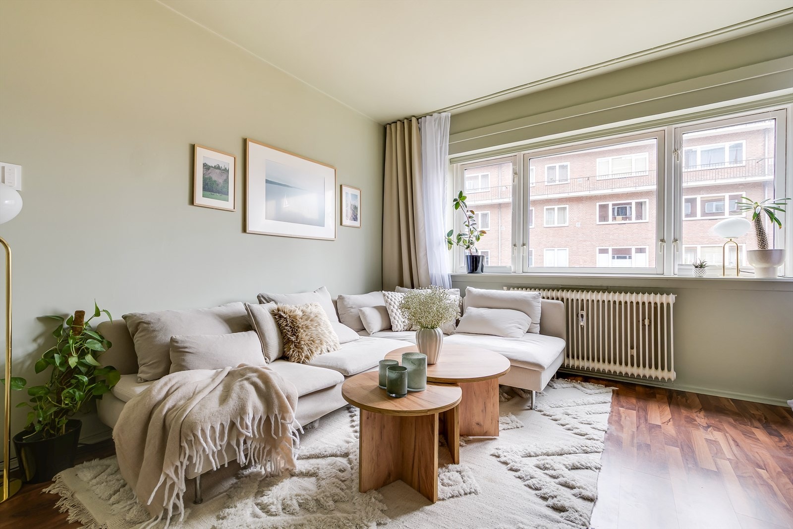 Vi har gleden av å ønske velkommen til denne flotte leiligheten i Dælenenggata 14B! Galleribilde