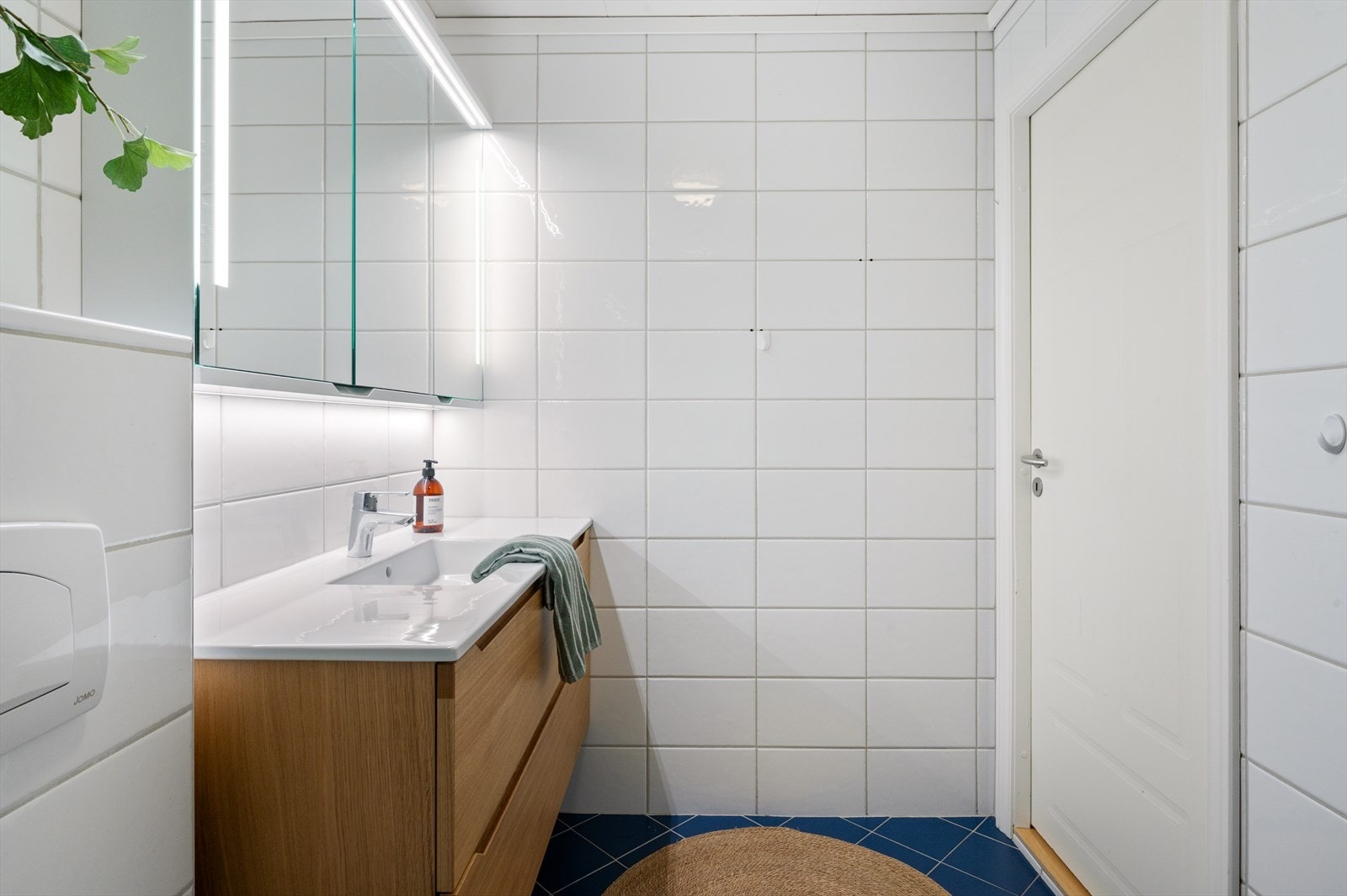 - Servanten og speilskapet ble byttet i 2022 - Galleribilde