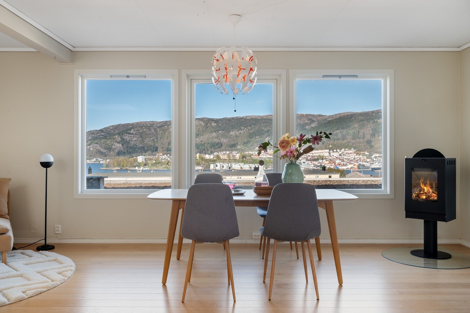 - Nyt fantastisk utsikt direkte fra middagsbordet - Galleribilde