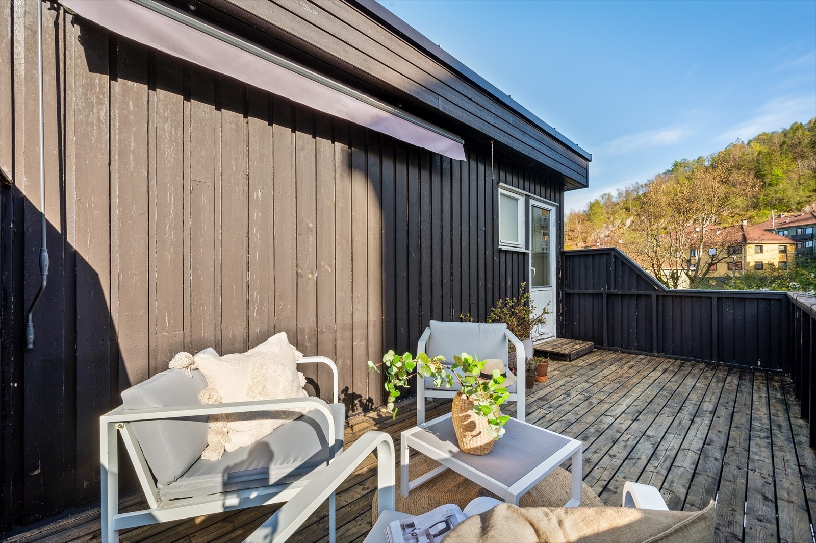 - Selger opplyser om sommersol til ca. kl. 19 - Galleribilde