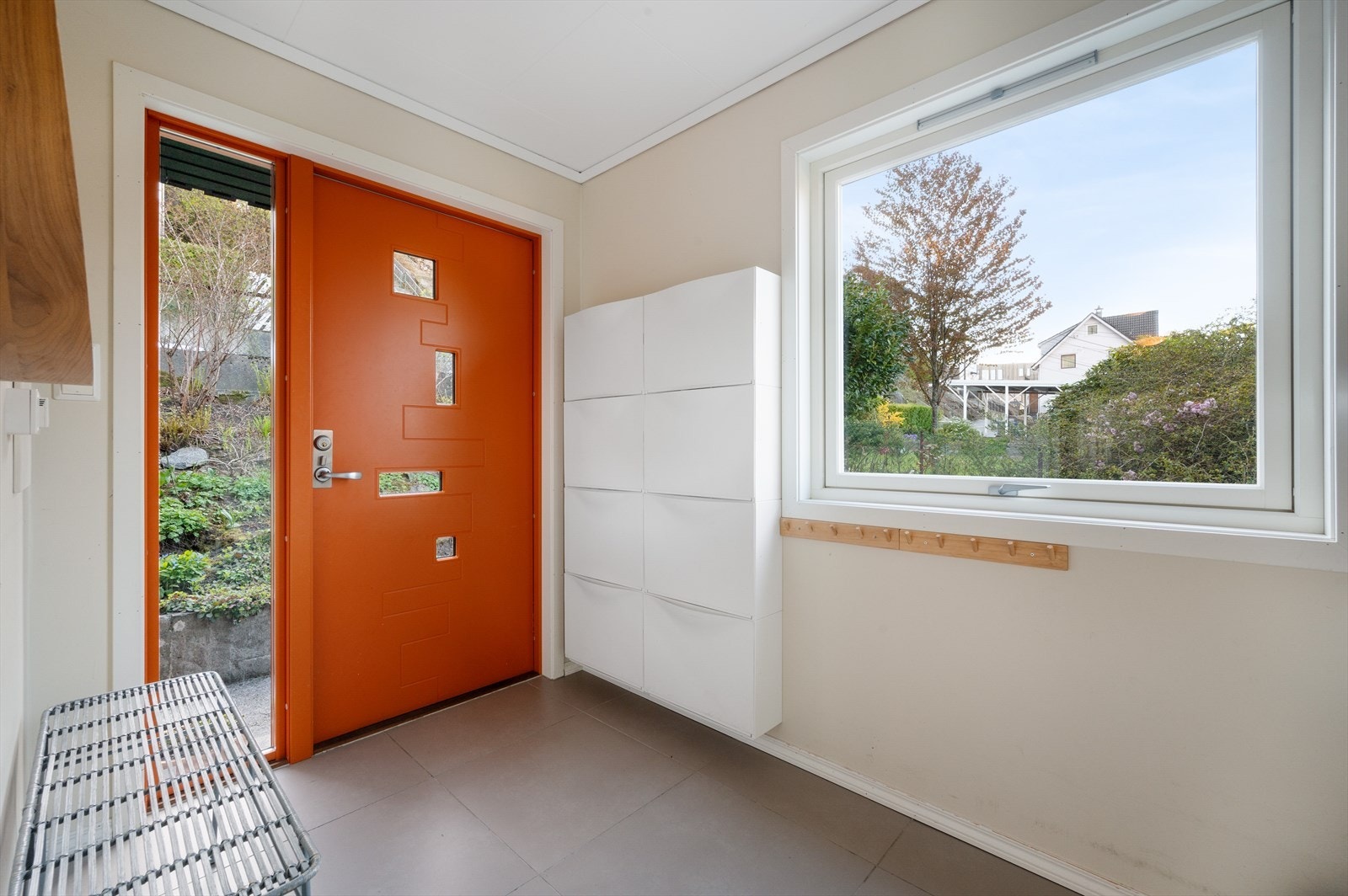 - God plass til ønsket oppbevaringsløsning i entréen - Galleribilde