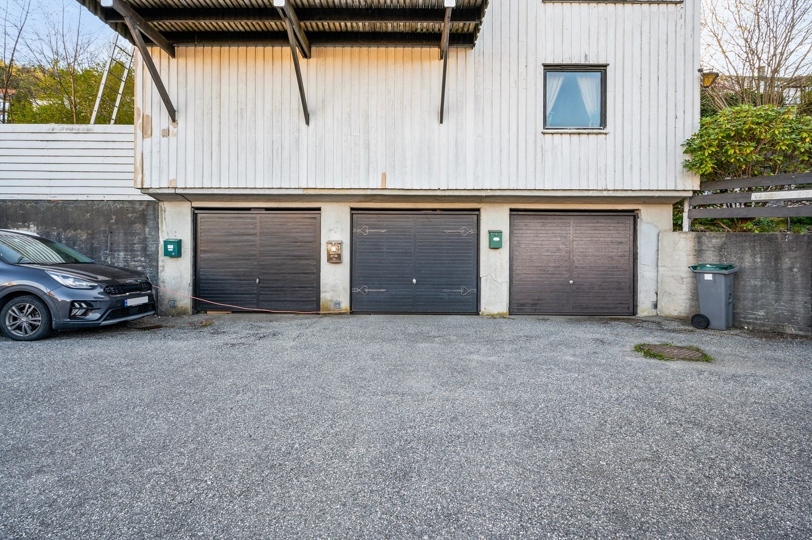 - Boligen har en parkeringsplass i garasje (18m²) - Galleribilde