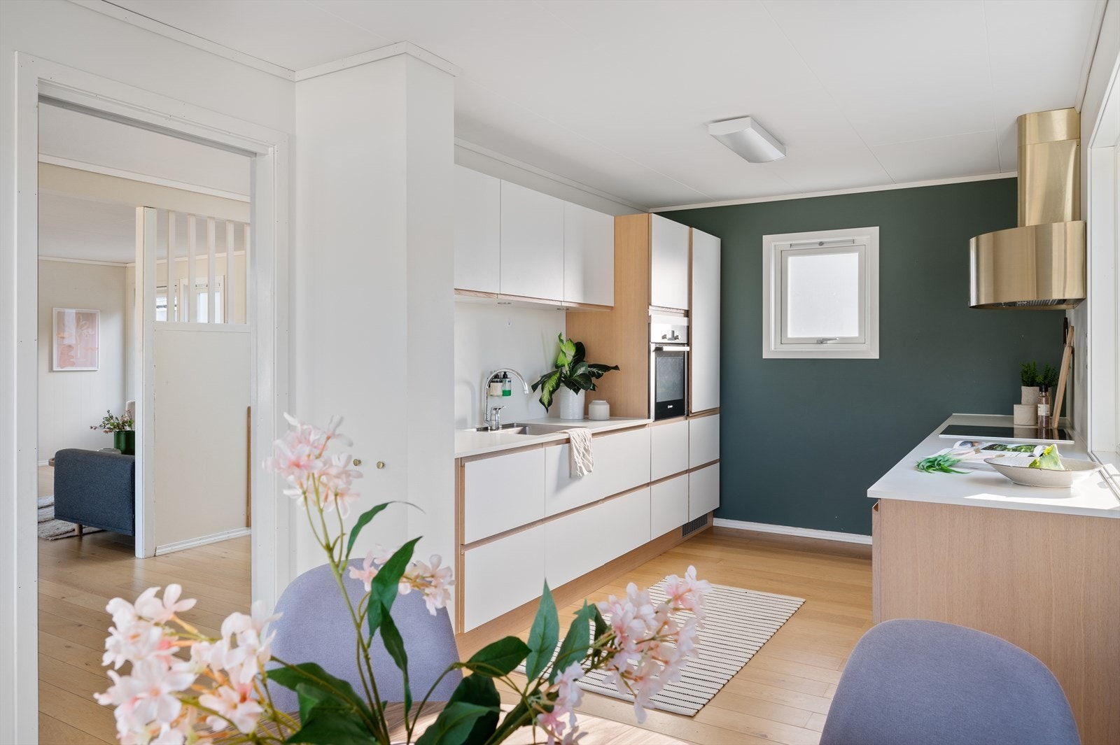 - God med skap- og benkeplass til glede for husets kokk - Galleribilde