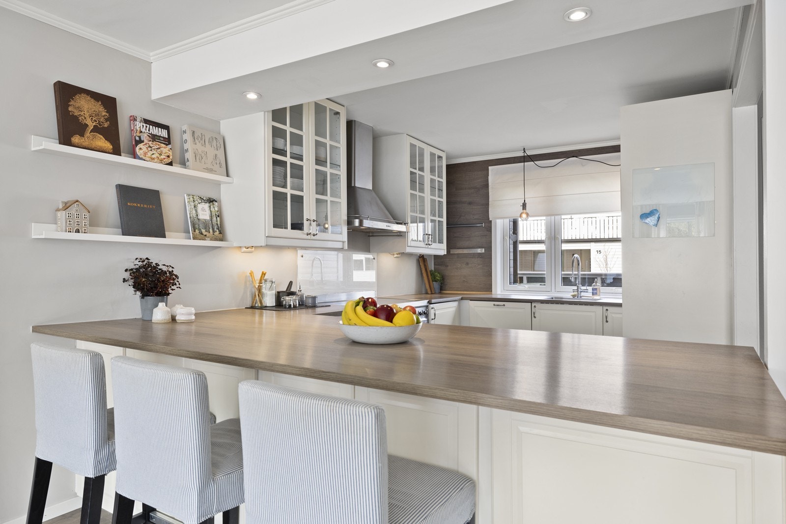 Her kan mat tilberedes og gjester underholdes. Galleribilde