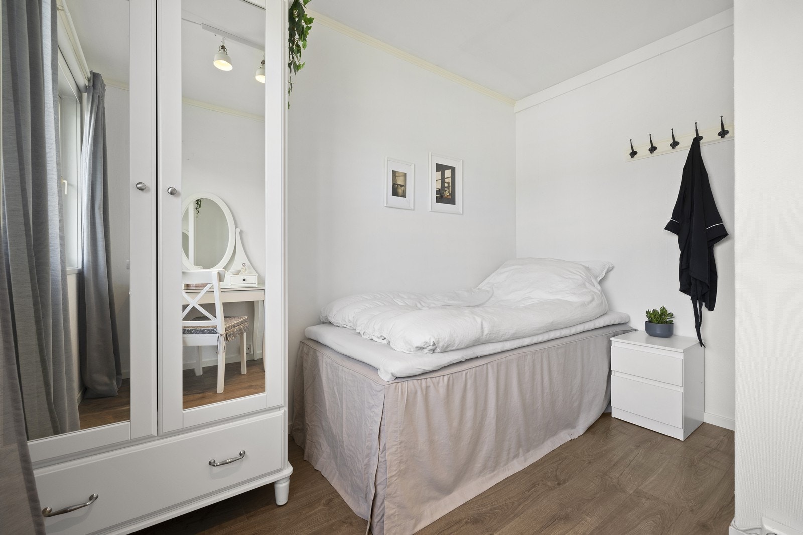 Soverom III er utnyttet som ungdomsrom og her kunne hjemmekontoret også ha funnet sted. Galleribilde