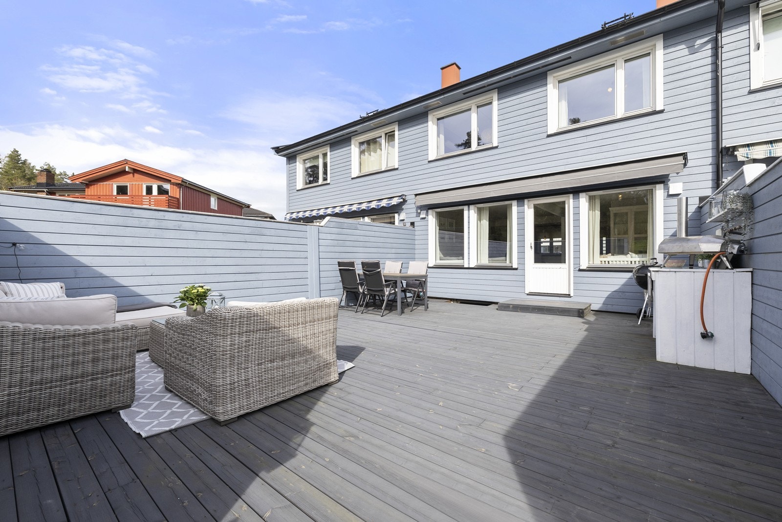 Terrassen har fine lysforhold og er av svært god størrelse. Galleribilde